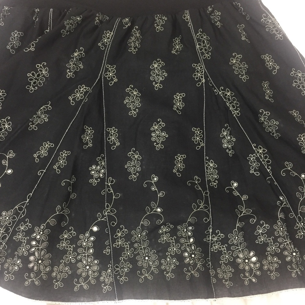 Joe Benbasset Skirt - Picture 2 of 7